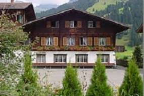 Ferien-Gruppenhaus bei Adelboden in schöner Lage 1400 m ü. M. für 25 - 77 Personen (Nr. 275 - Ferienhaus Berneroberland)