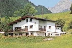 Ferienhaus (Nr. 381A) beim Skigebiet Golm über Schruns und Tschagguns im Grünen mit 2 Ferienwohnungen für 1 - 12 Personen (Nr. 381A + 381B - Ferienhaus im nahen Österreich)