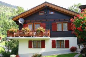 Ferienhaus mit 2 Ferienwohnungen (Nr. 156A + 156B) bei Belalp in schöner Südhanglage 1300 m ü. M. für 1 - 8 Personen (Nr. 156A - Ferienhaus Wallis)